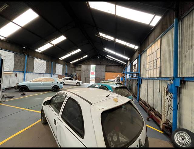 1,700M² WORKSHOP FOR SALE IN DAGGAFONTEIN